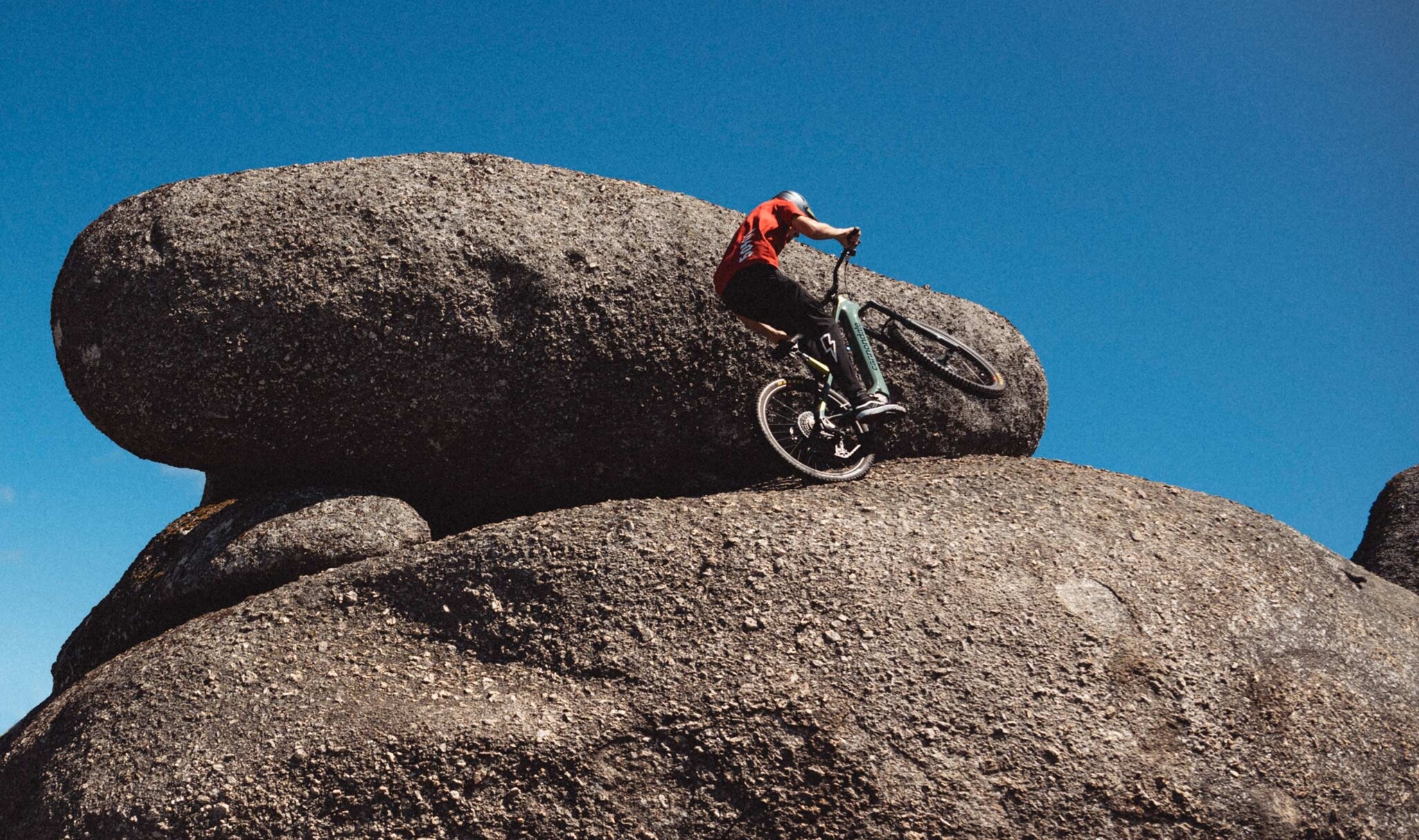 ¿Cuál es la mejor e-MTB para tu estilo de ruta?