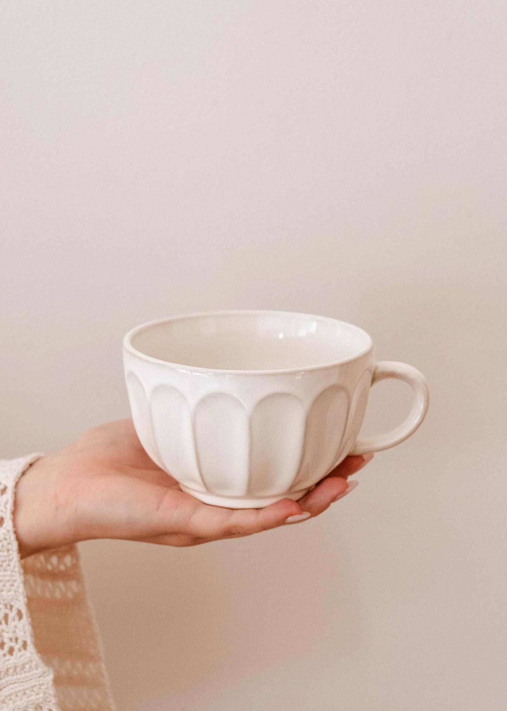 Grande Tasse en Céramique Cannelée
