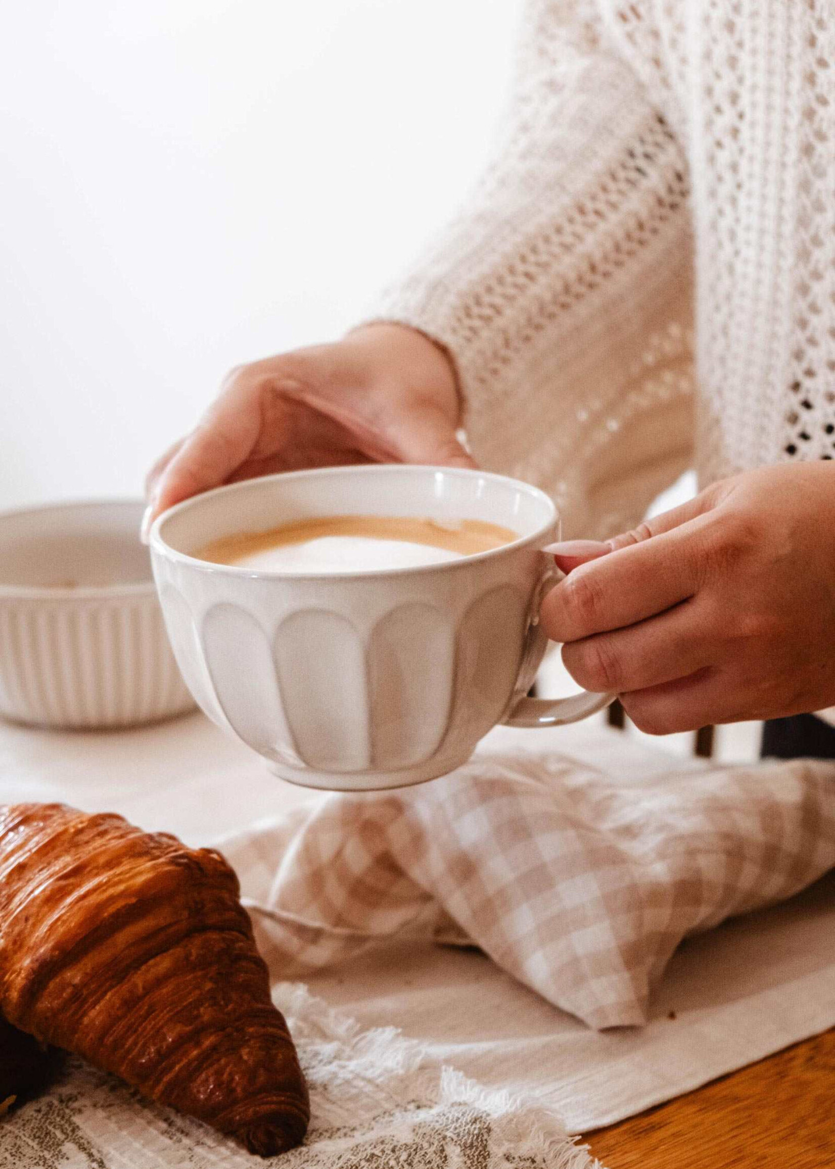 Grande Tasse en Céramique Cannelée