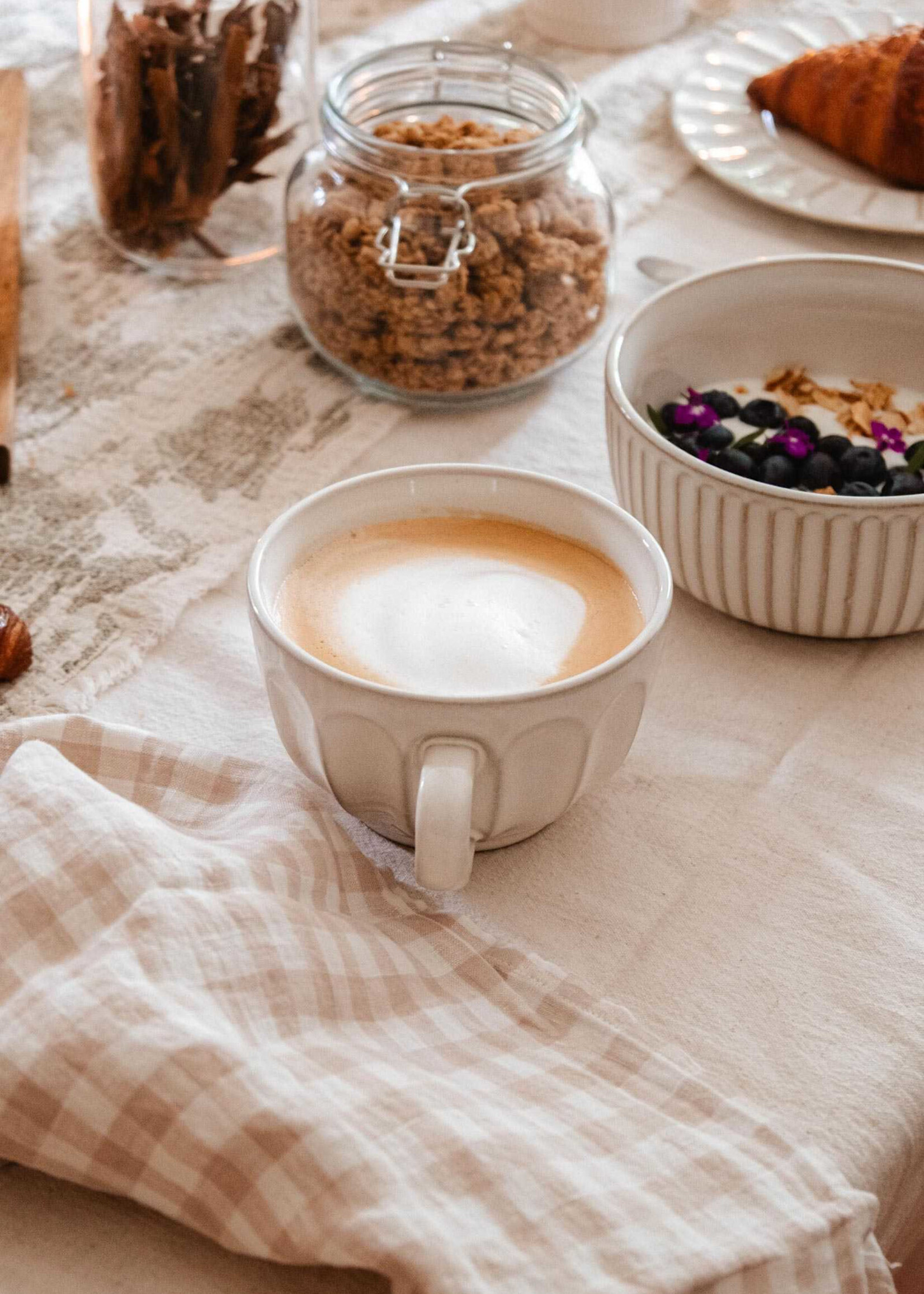 Grande Tasse en Céramique Cannelée