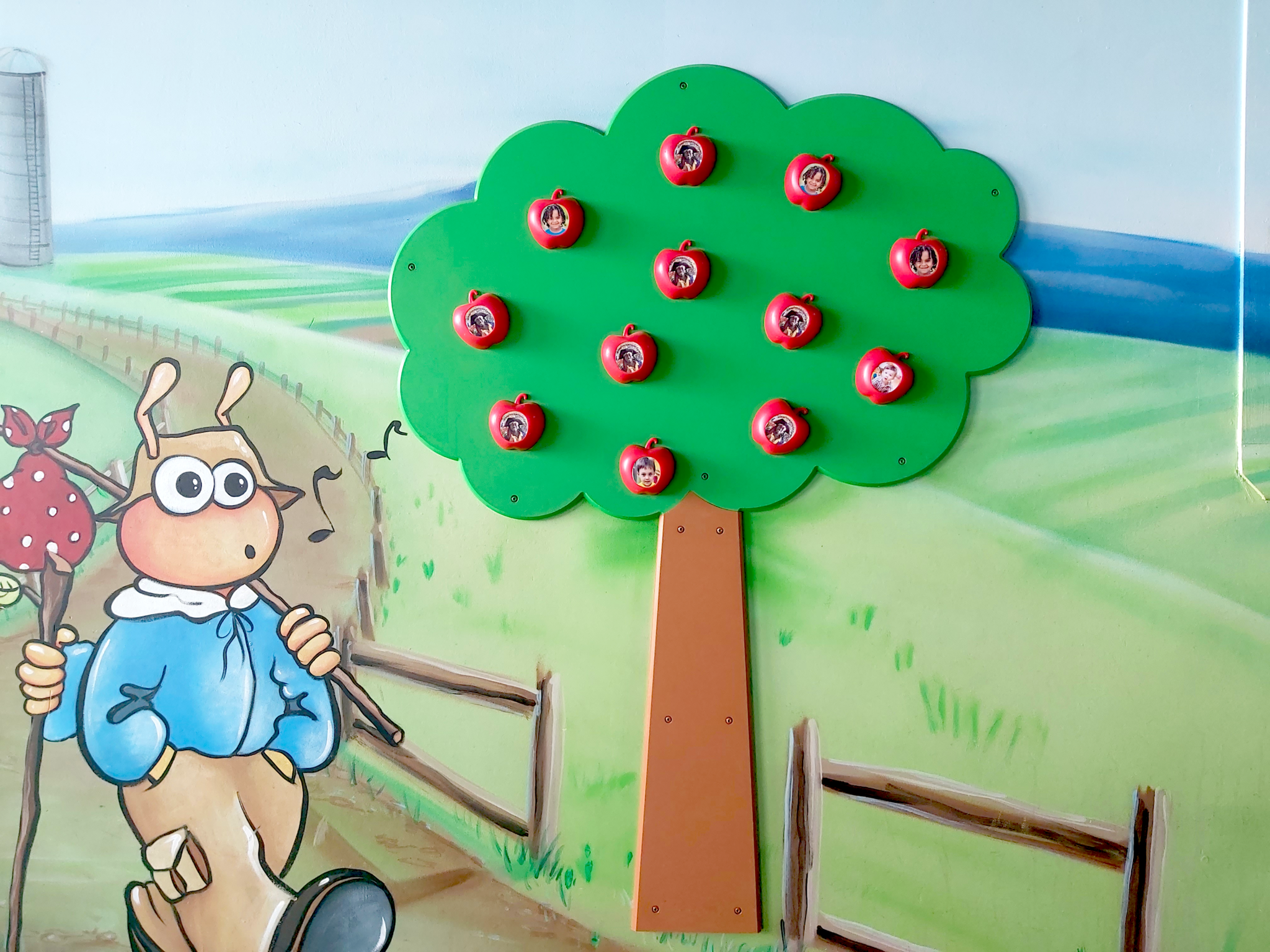 Le Pommier Magnétique – 12 Pommes – Garderies et Musées - La Fabrique du  Musée pour Enfants, image size:2048x1536