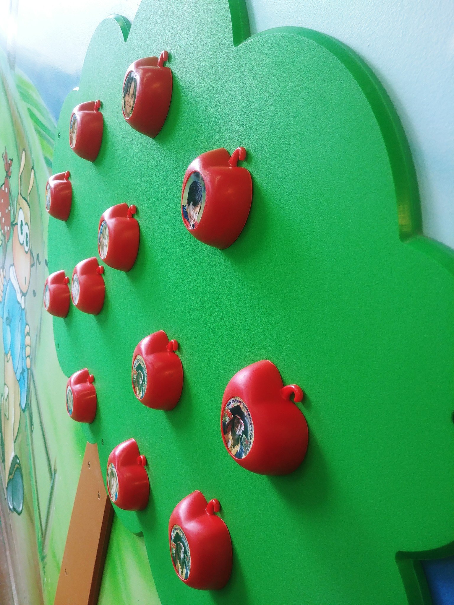 Children's Museum Factory Pommes magnétiques personnalisables supplémentaires pour le pommier magnétique.