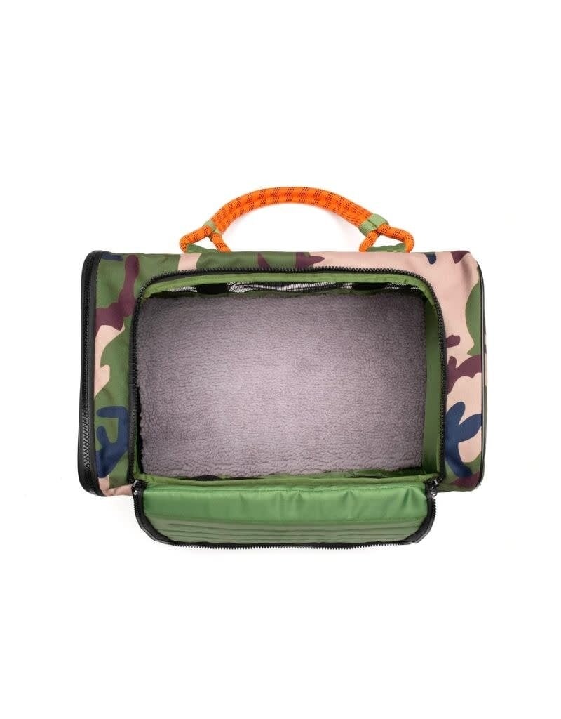 https://cdn.shoplightspeed.com/shops/620270/files/57265322/800x1024x2/roverlund-roverlund-out-of-office-pet-carrier-camo.jpg