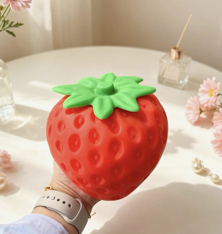 CALAKIDS XO Jumbo Strawberry Squishy