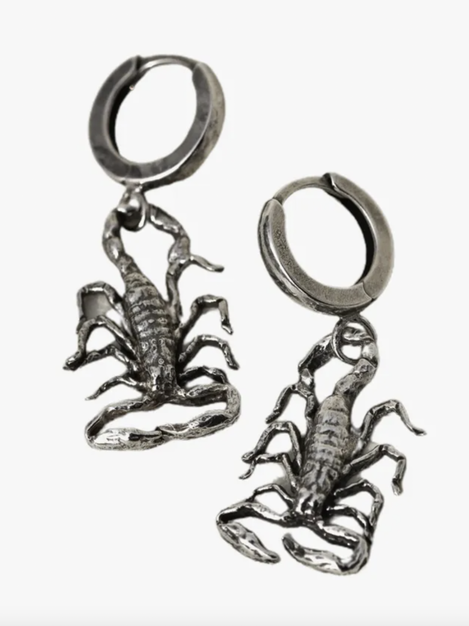 Men's stainless steel hoop earrings with scorpion engraving with clips