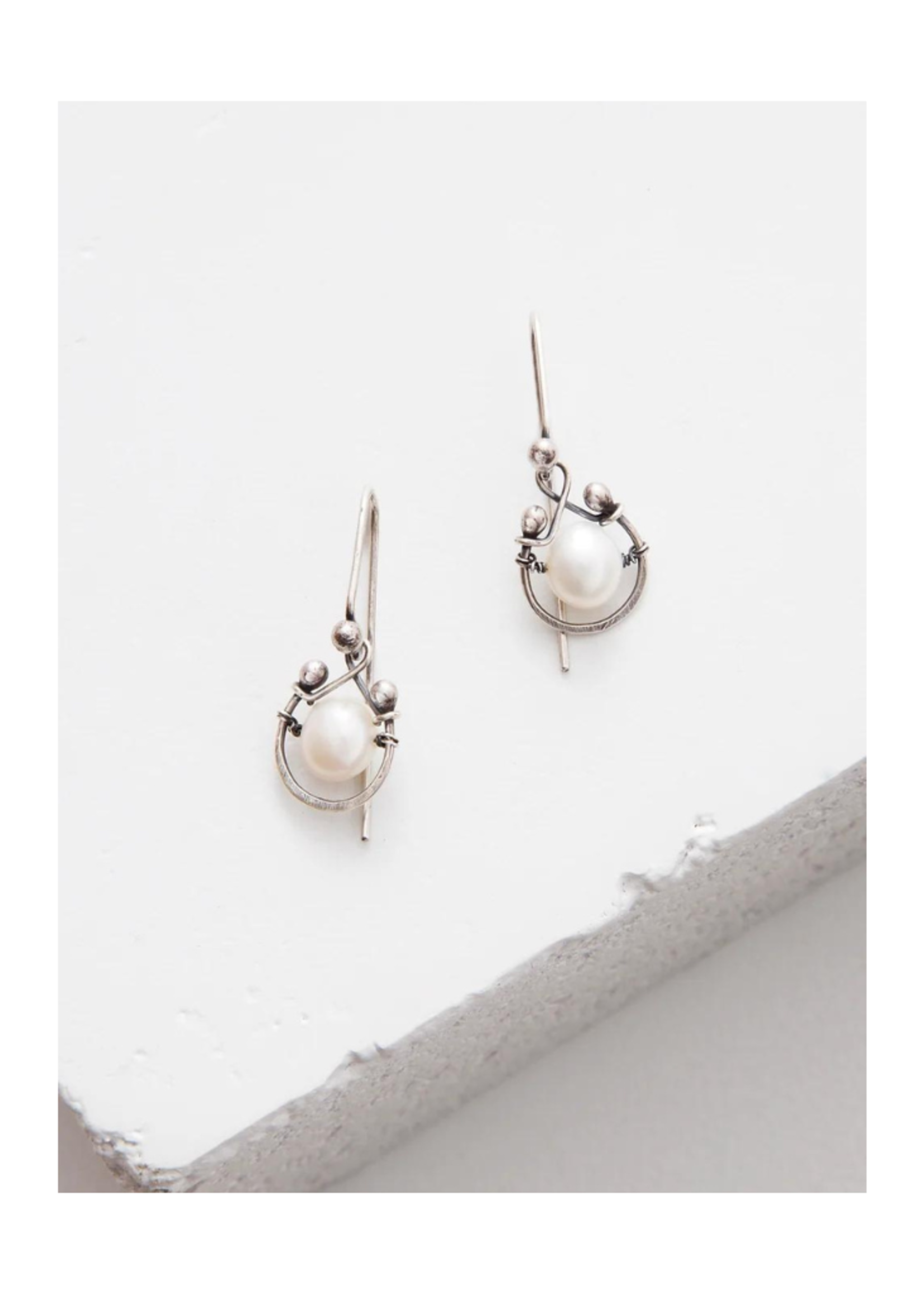 Zuzko Jewelry Zuzko Jewelry Horseshoe Earrings - Pearl