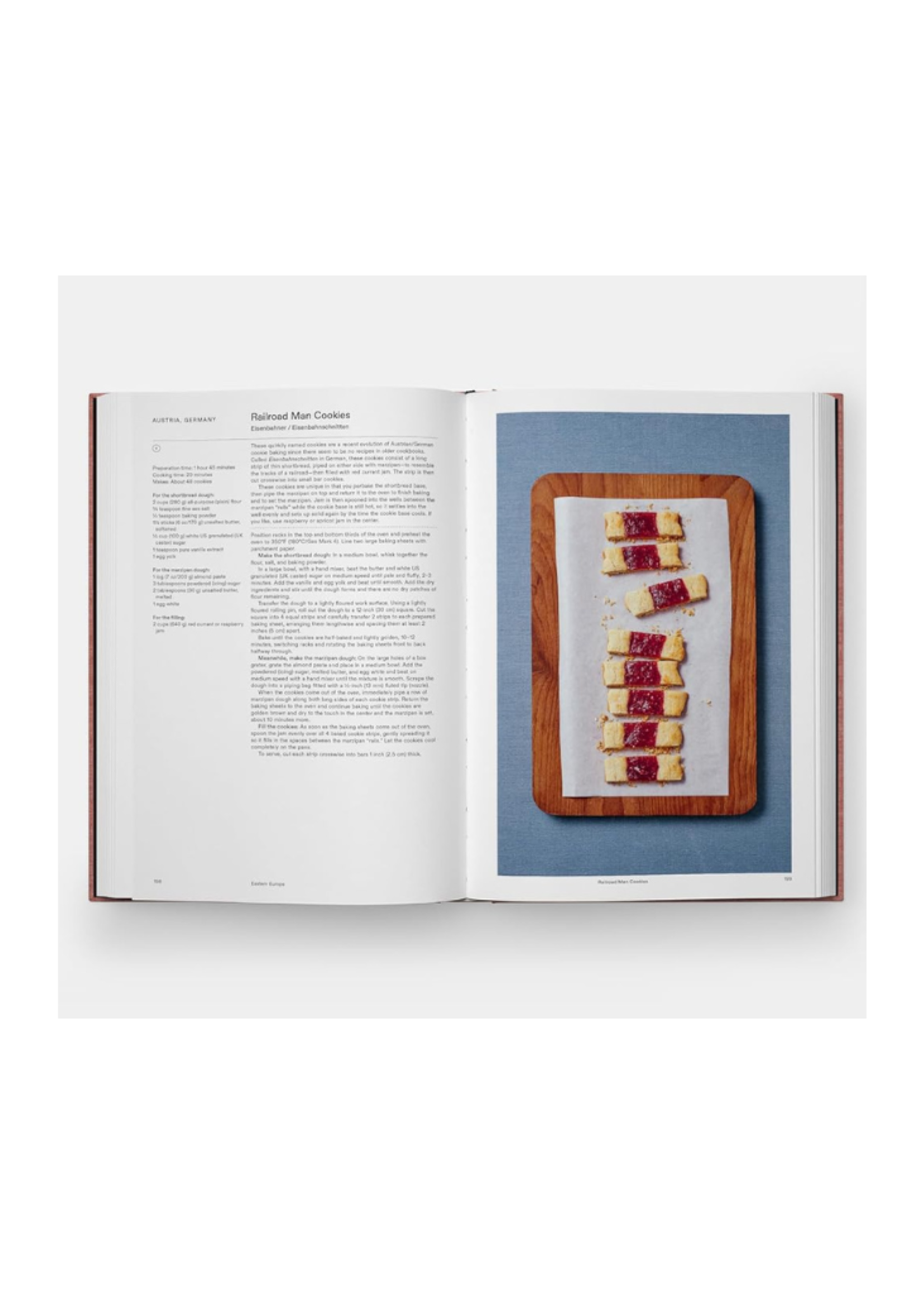 Phaidon Press Phaidon - ﻿﻿﻿Crumbs: Cookies and Sweets from Around the World  by Ben Mims