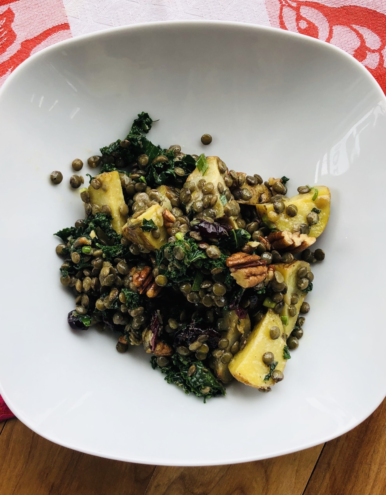 Salade de patate, lentille, kale et sauce moutarde