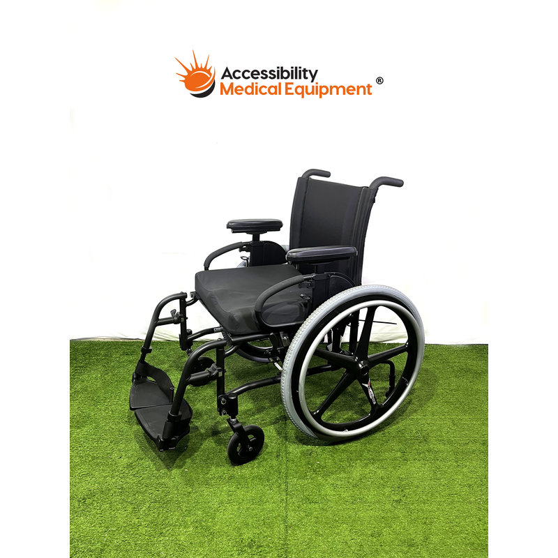 Refurbished Quickie QXi Manual Wheelchair with X-Core Wheels and Amara 400 Cushion