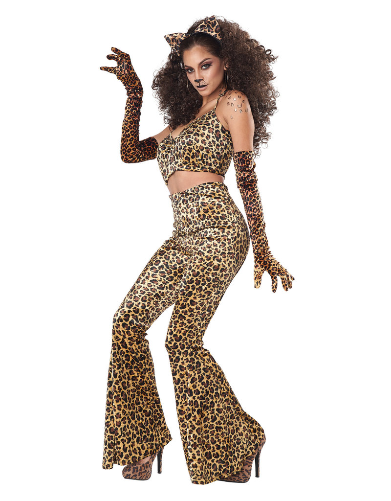 Женщина в леопардовом костюме