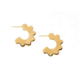 Ink + Alloy Cora Scallop Hoop Earring in Gold