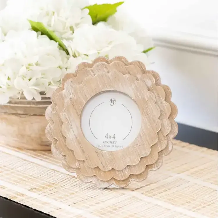 4x4" Round Wood Scallop Picture Frame