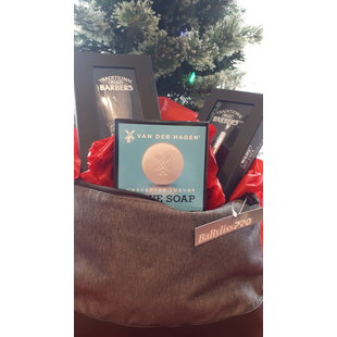 Wahl Double Edge Saftey Razor/Shaving Brush/Shave Soap/ Toiletry Bag Kit