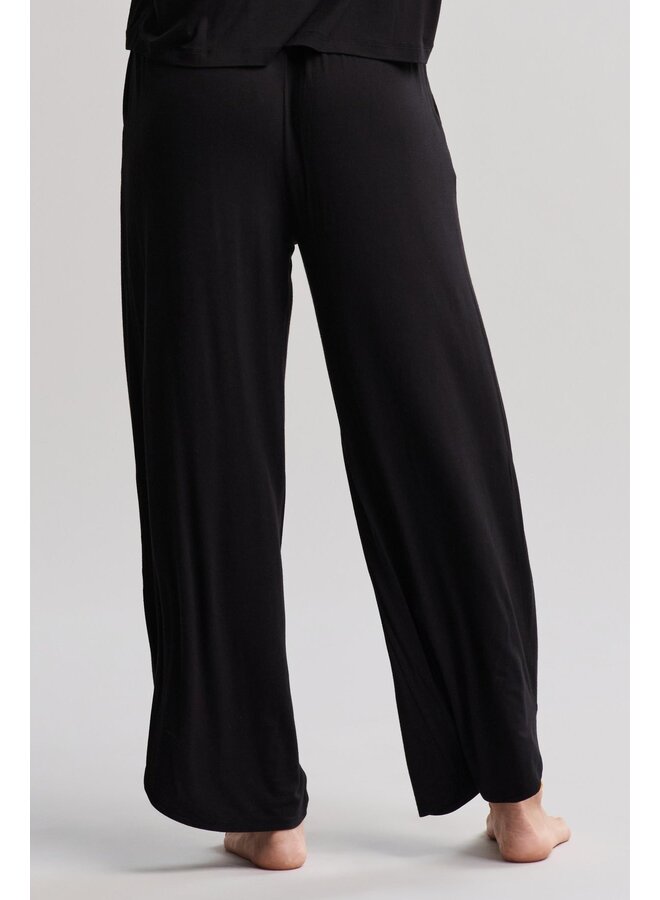 Ultra Soft Jersey Curved Hem Cropped Pant Black