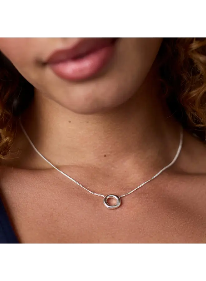 Wave Circle Delicate Necklace Silver