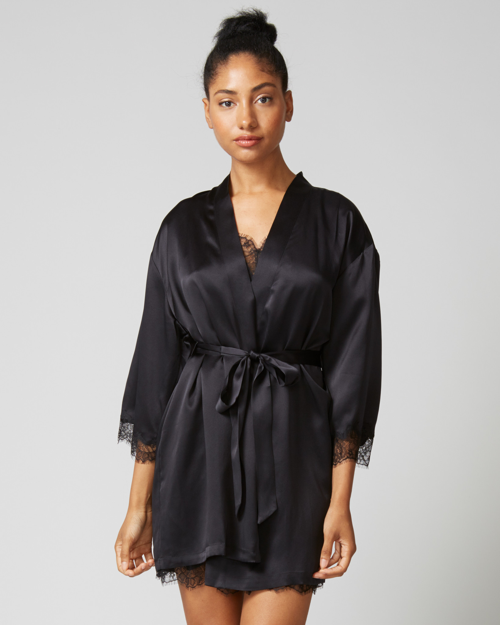Amazon.com: Satin Rrobes for Women Silk Bathrobe Short Kimono Robes with  Oblique V-Neck Bridesmaid Wedding Party Dressing Gown,Black,XXL :  Everything Else