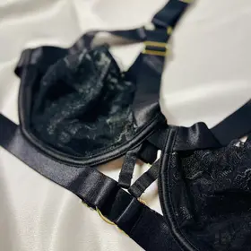 Embroidered Underwire Bralette - Black