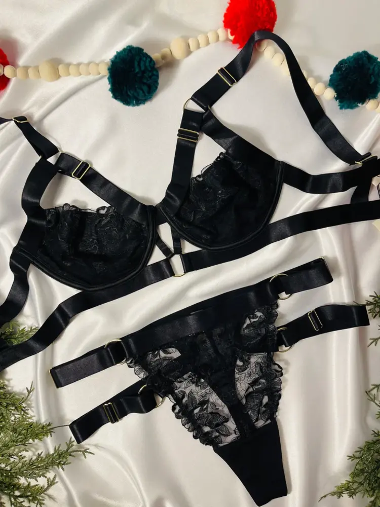 Embroidered Underwire Bralette - Black