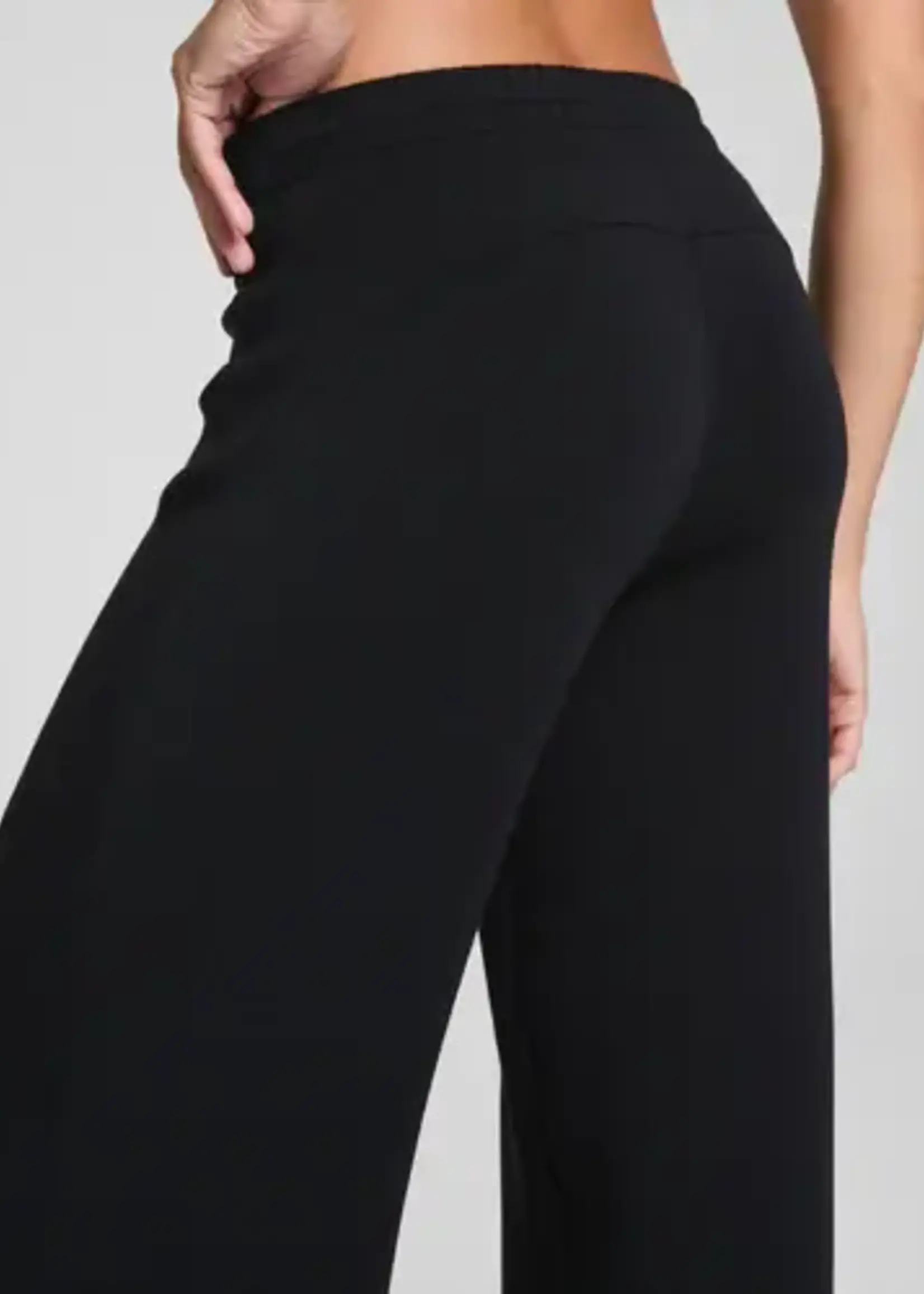 Very Black AirEssentials Wide Leg Pant