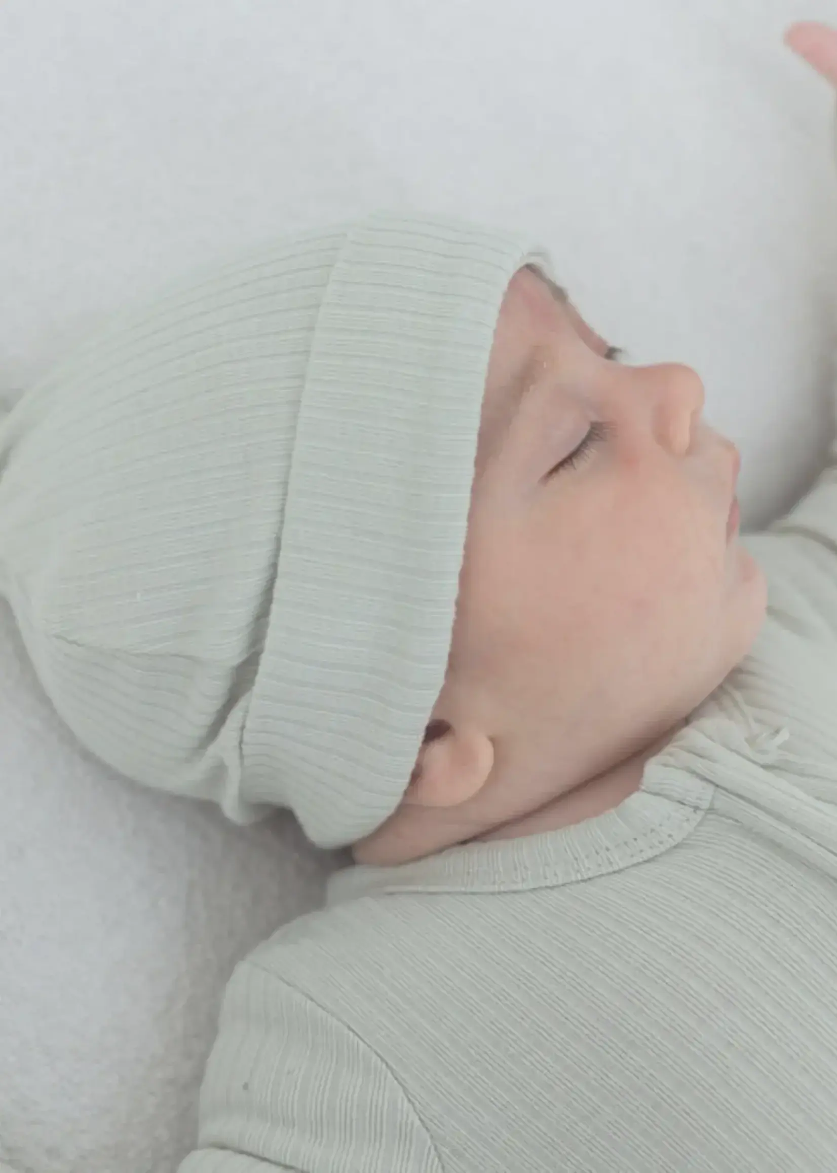 Mila & Co. Ribbed Knotted Hat