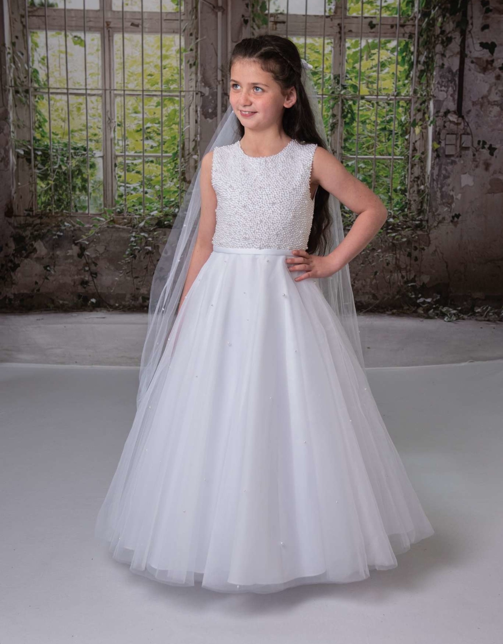 Dress 4061 w/veil - GoodHearts