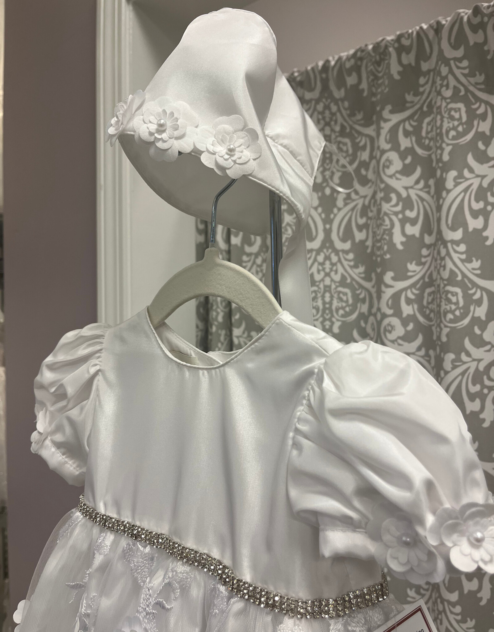 Taffeta gown w/3D lace overlay
