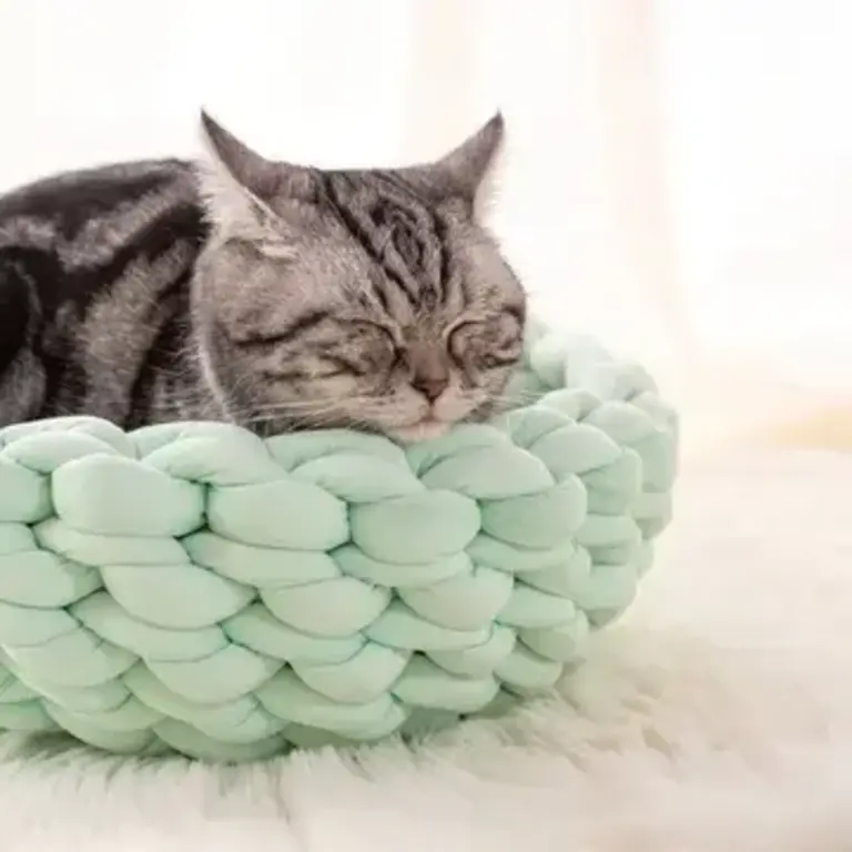 PawPaw Chunky Handwoven Pet Bed - Size 60 - Khaki