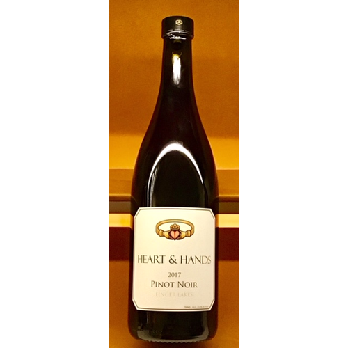 Wine HEART AND HANDS PINOT NOIR 2017 Wine HEART AND HANDS PINOT NOIR 2017
