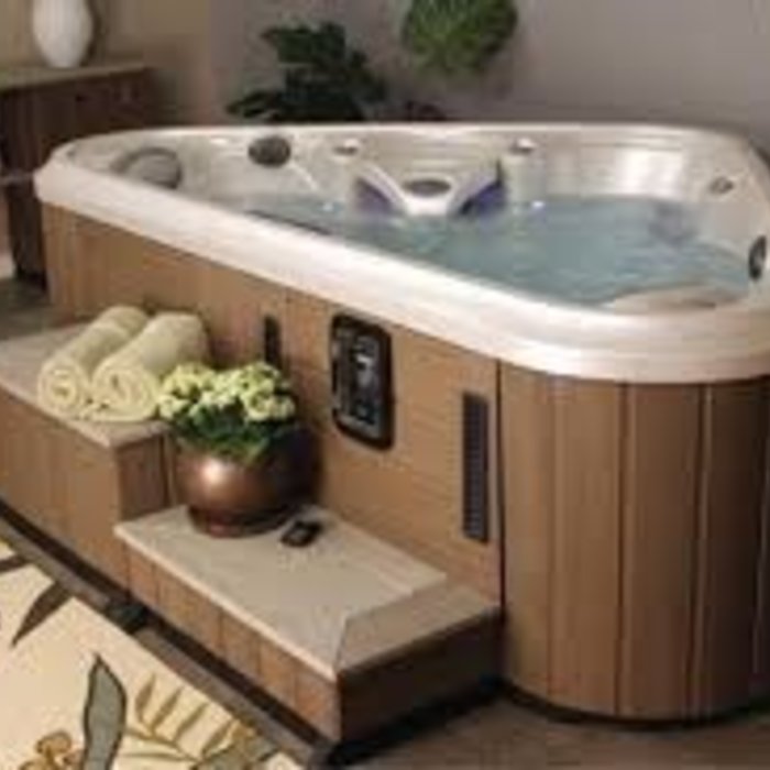 Pool & Spa