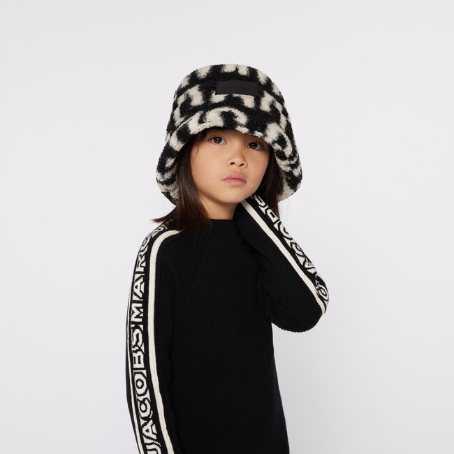 THE MARC JACOBS BLACK BUCKET HAT