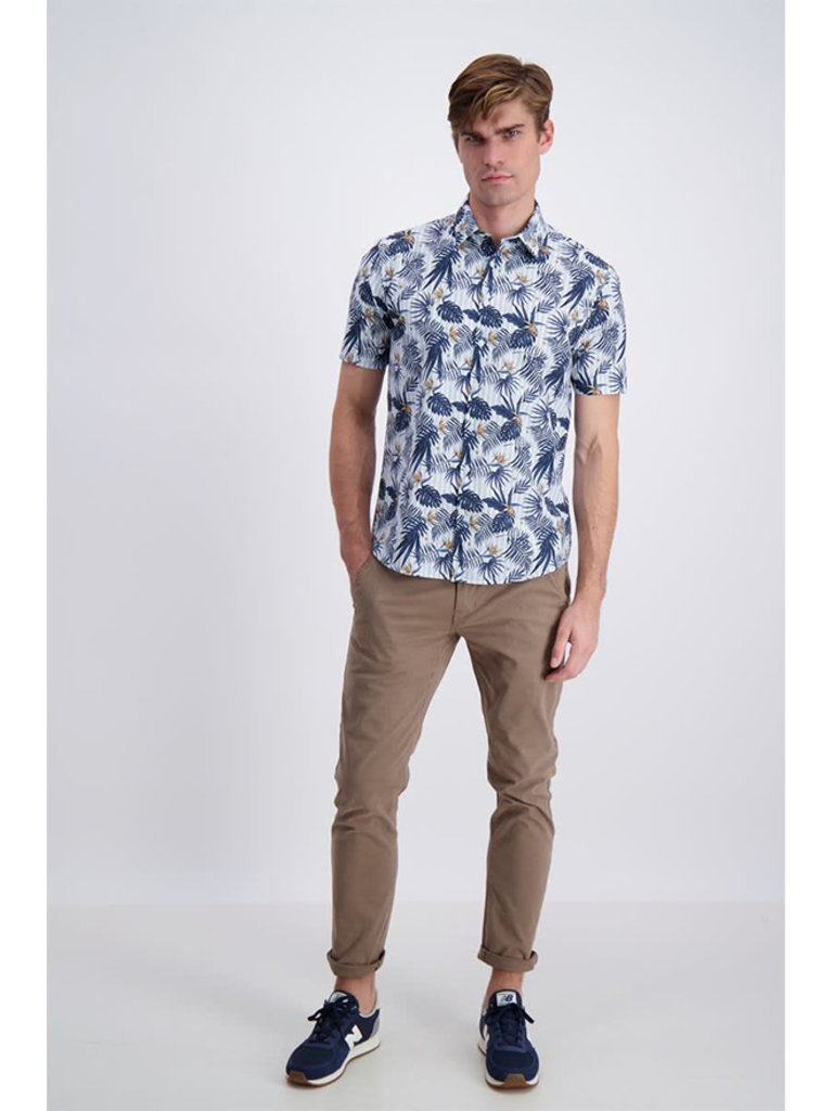 https://cdn.shoplightspeed.com/shops/620892/files/31470694/768x1024x3/aop-cotton-shirt-s-s-style-30-240051us.jpg