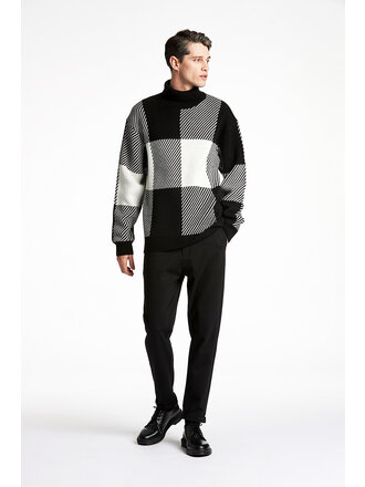 Checked Roll Neck Knit