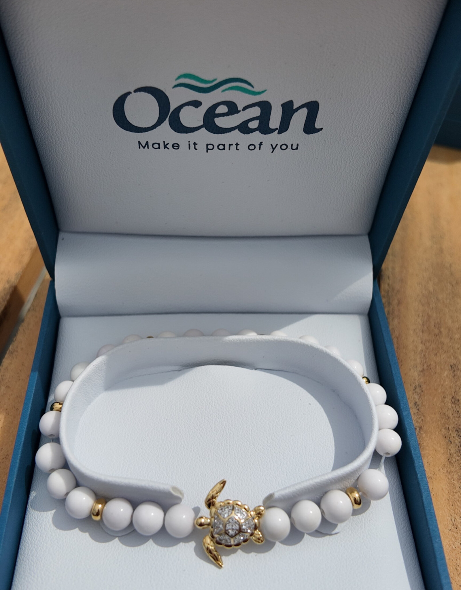 FLAIRCRAFT LIMITED TURTLE STRETCH BRACELET WHITE AGATE 14KT GOLD