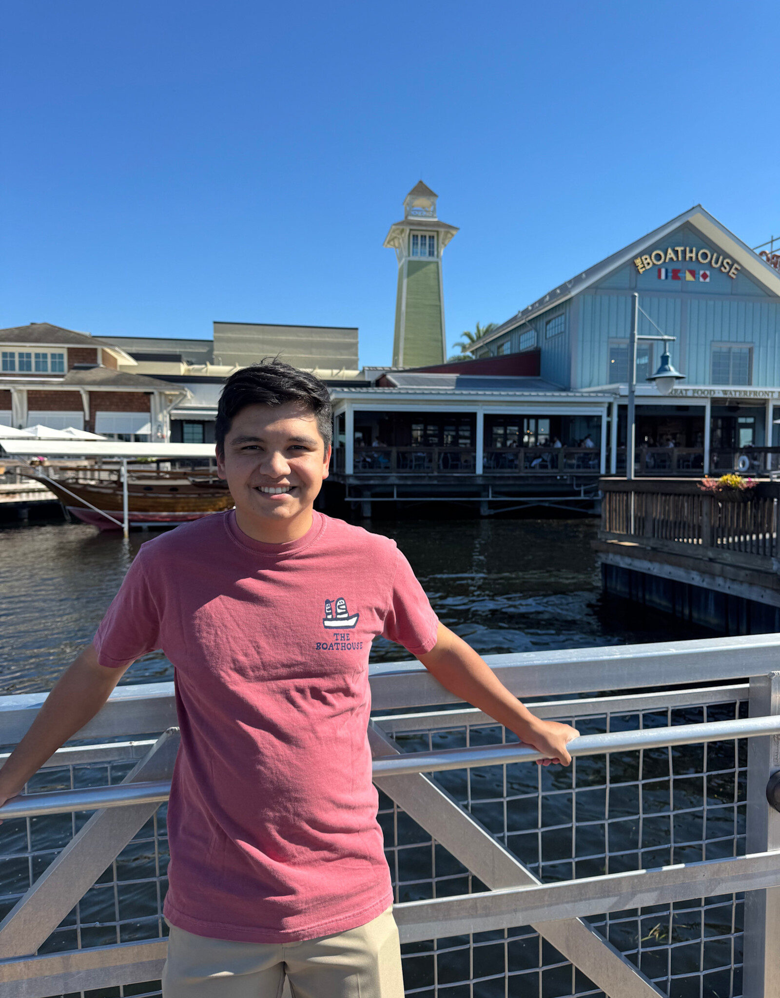 BIG HED BIGGER BOAT TEE