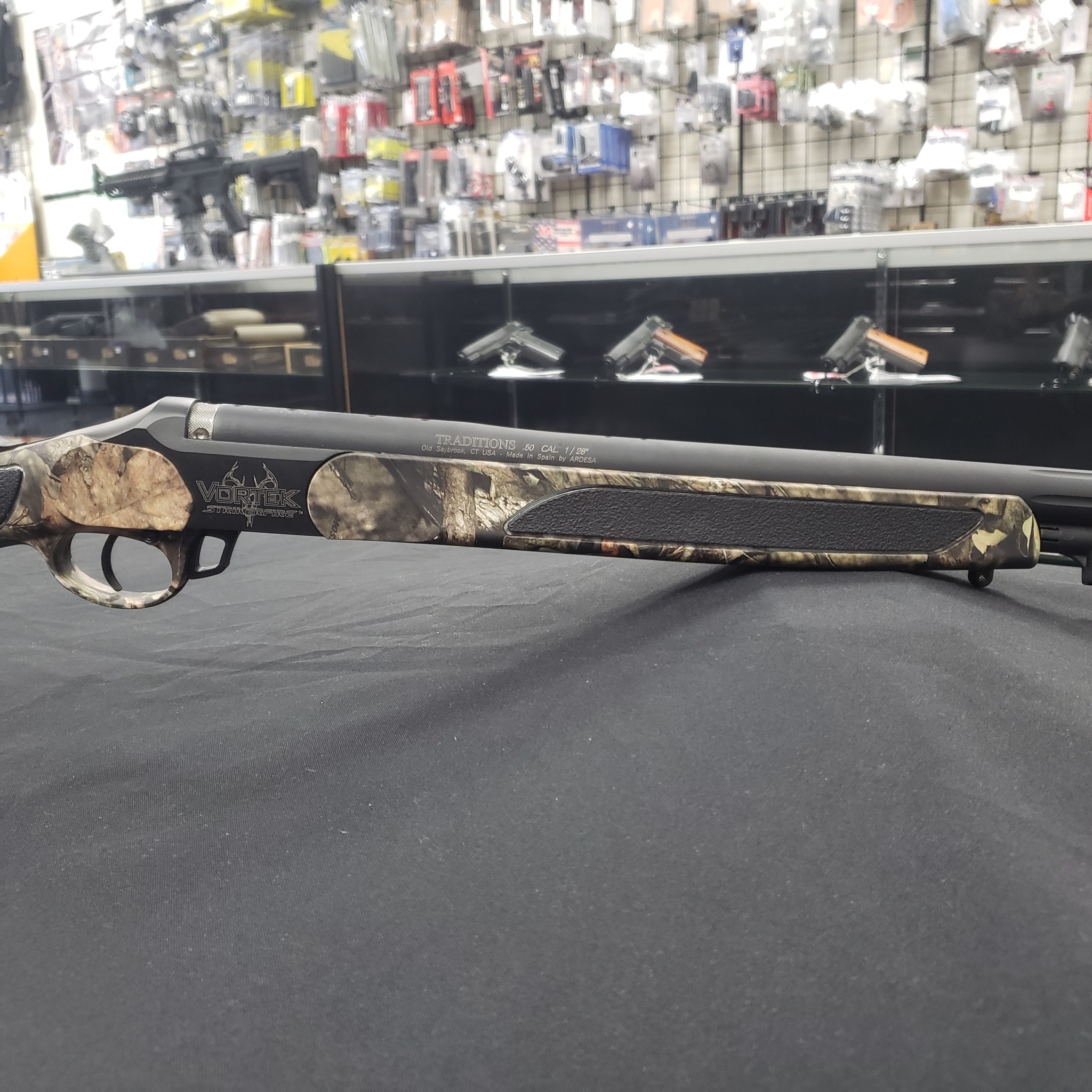 Traditions Vortek StrikerFire Syn.  Mossy Oak Break Up Country Camo - No Sights/.50 cal / 28" Nitride/44"/5