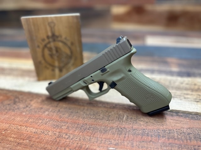Glock 17 Gen4 Police Trade-In (USED) Two-Tone FDE & Coyote Tan