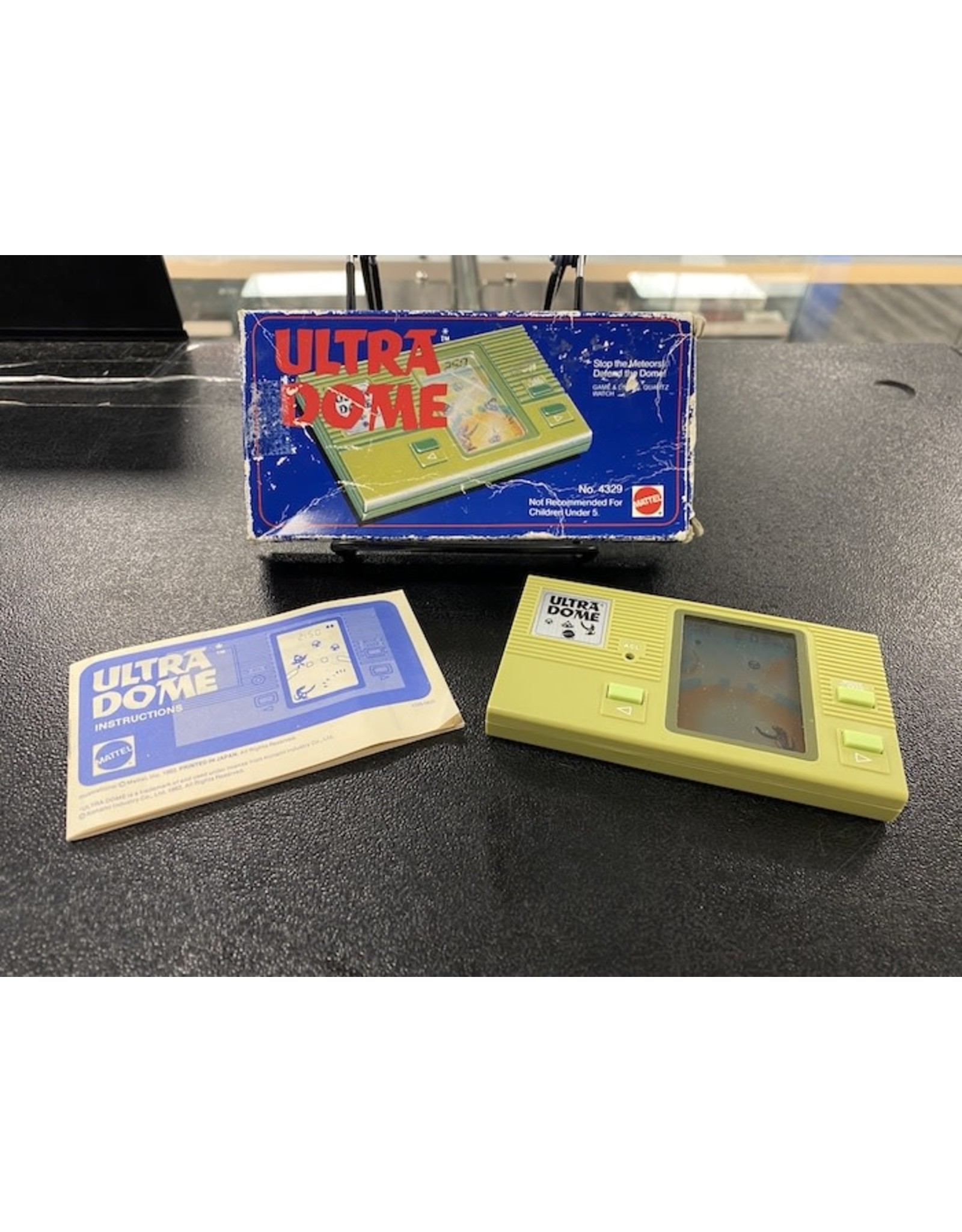 80's retro Ultra Dome (Mattel Handheld Game, CiB, Damaged Box)