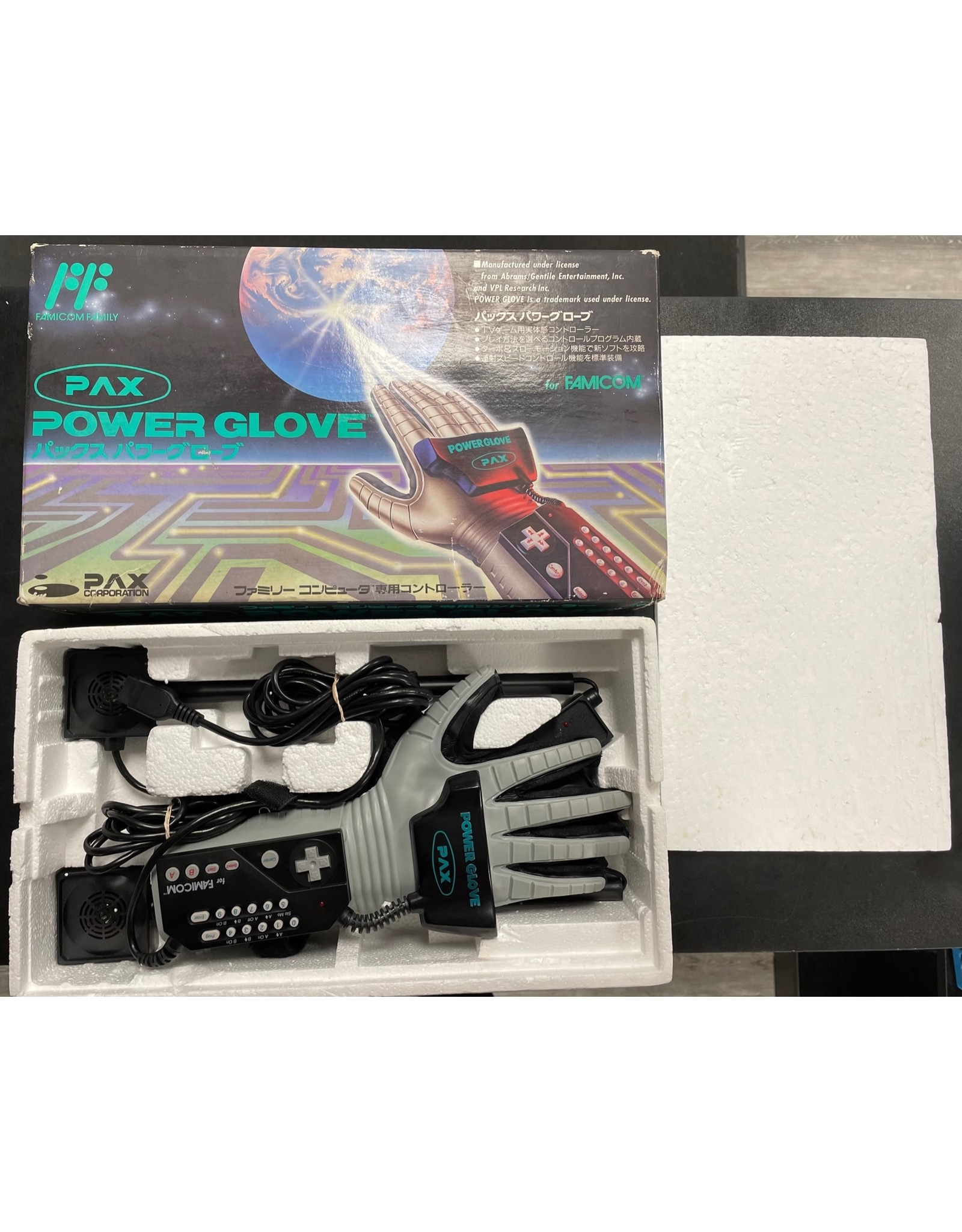 Nintendo Power Glove for Famicom (CiB, Japanese Import)