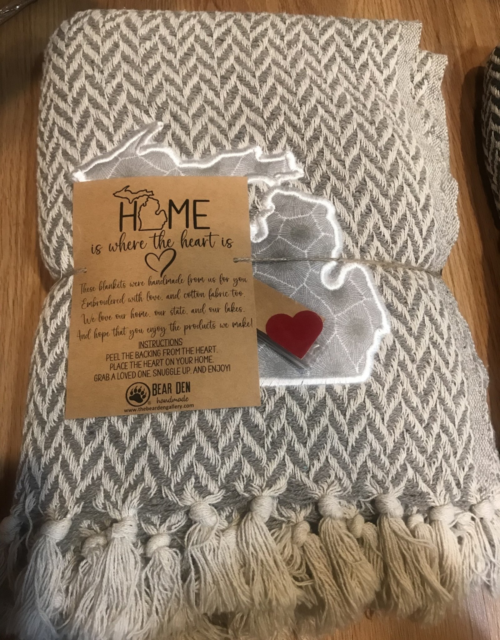 Bear Den Handmade Home is Where the Heart is - Knit Blanket - Light Grey/Petoskey Stone