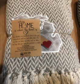 Bear Den Handmade Home is Where the Heart is - Knit Blanket - Light Grey/Petoskey Stone