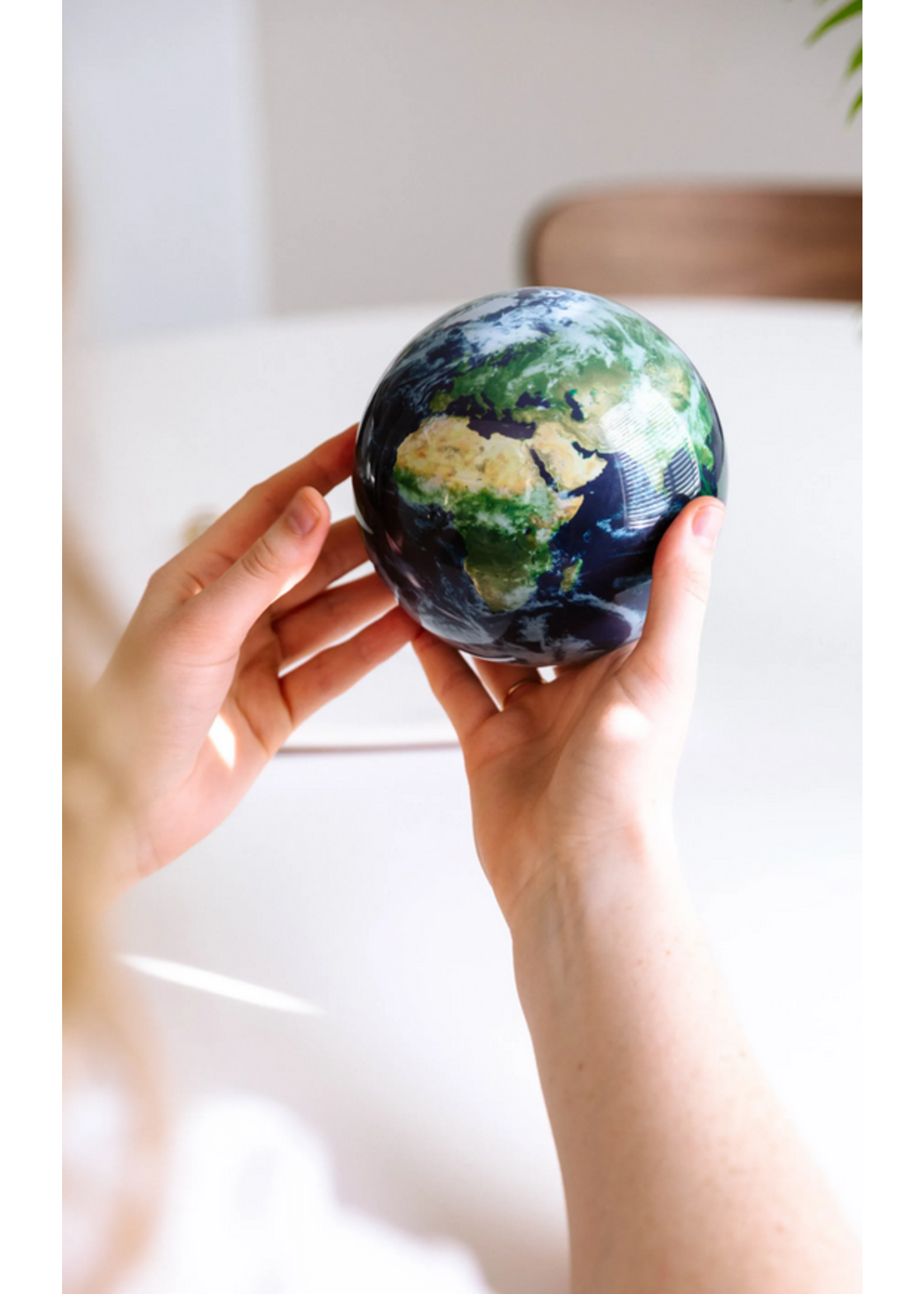 Mova | Rotating Globes Earth Satellite