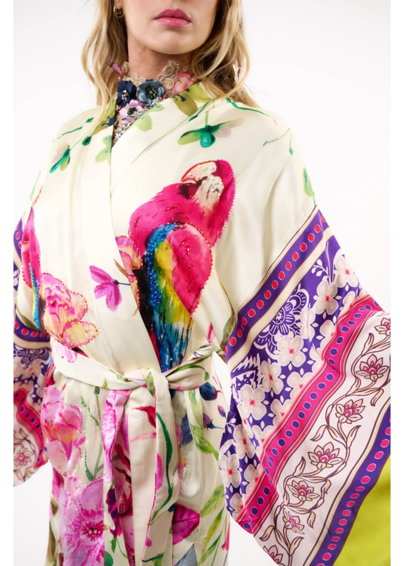 Aratta Tropical Mood Hand-beaded Kimono | Ivory Parrots / One Size