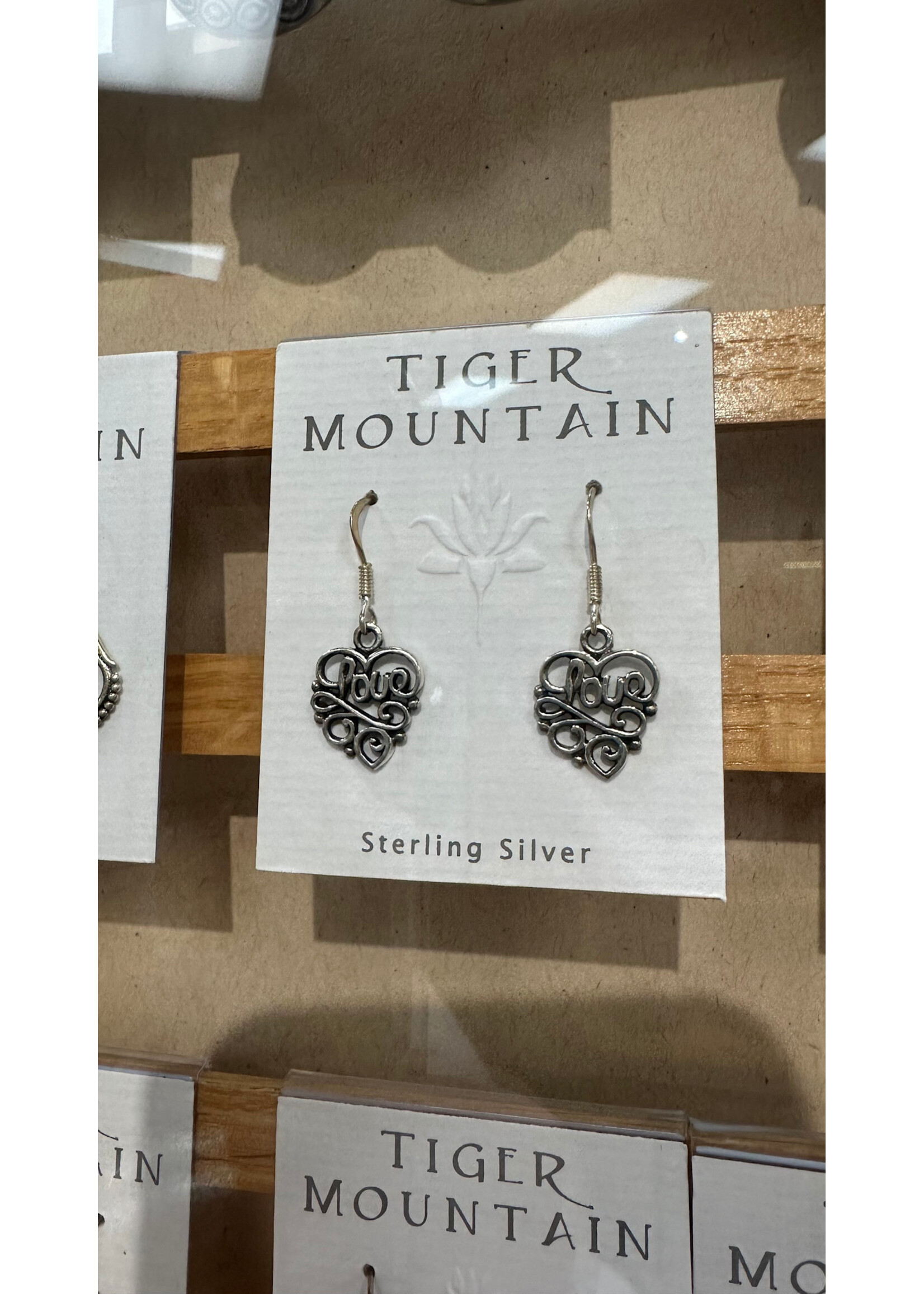 Earring CURSIVE LOVE SCROLL