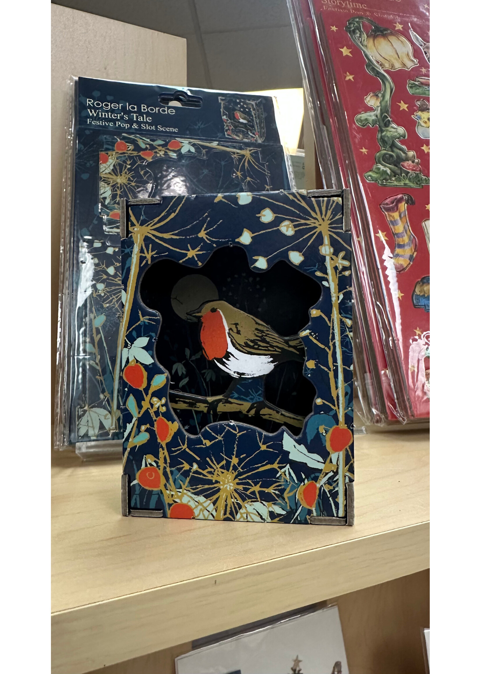 Roger La Borde Winter's Tale Robin Pop & Slot Diorama