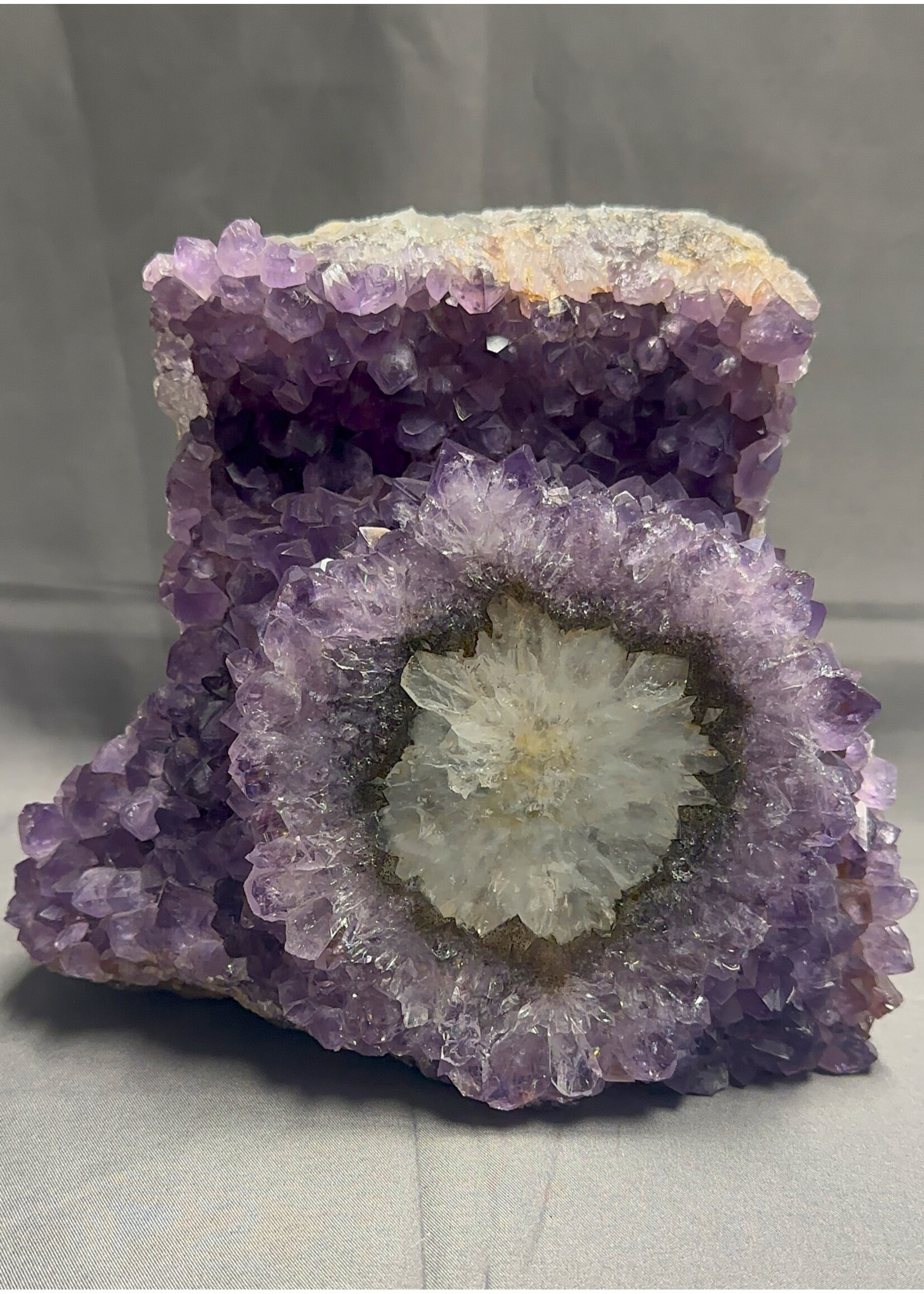 Amethyst Standing w/Flower