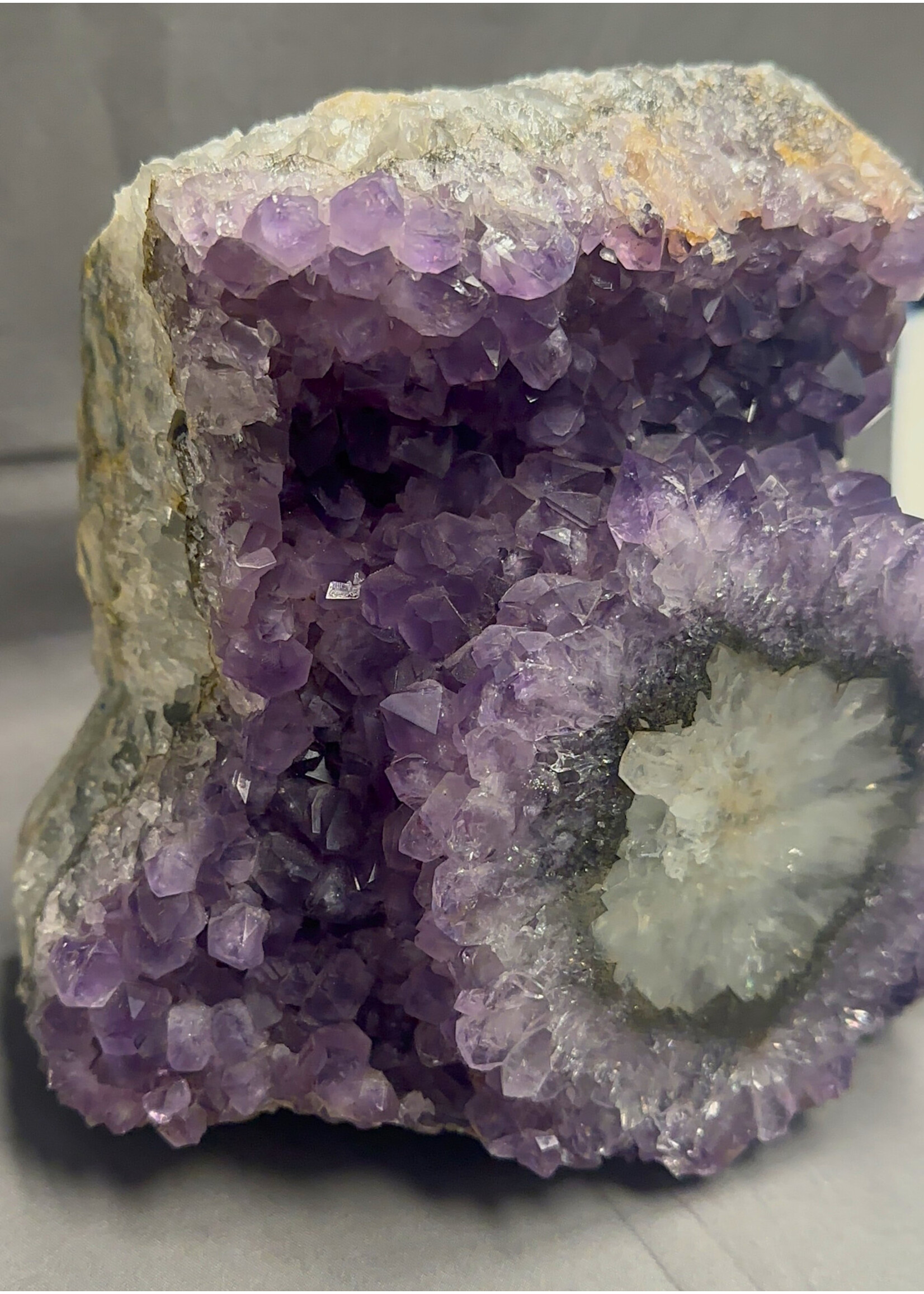 Amethyst Standing w/Flower