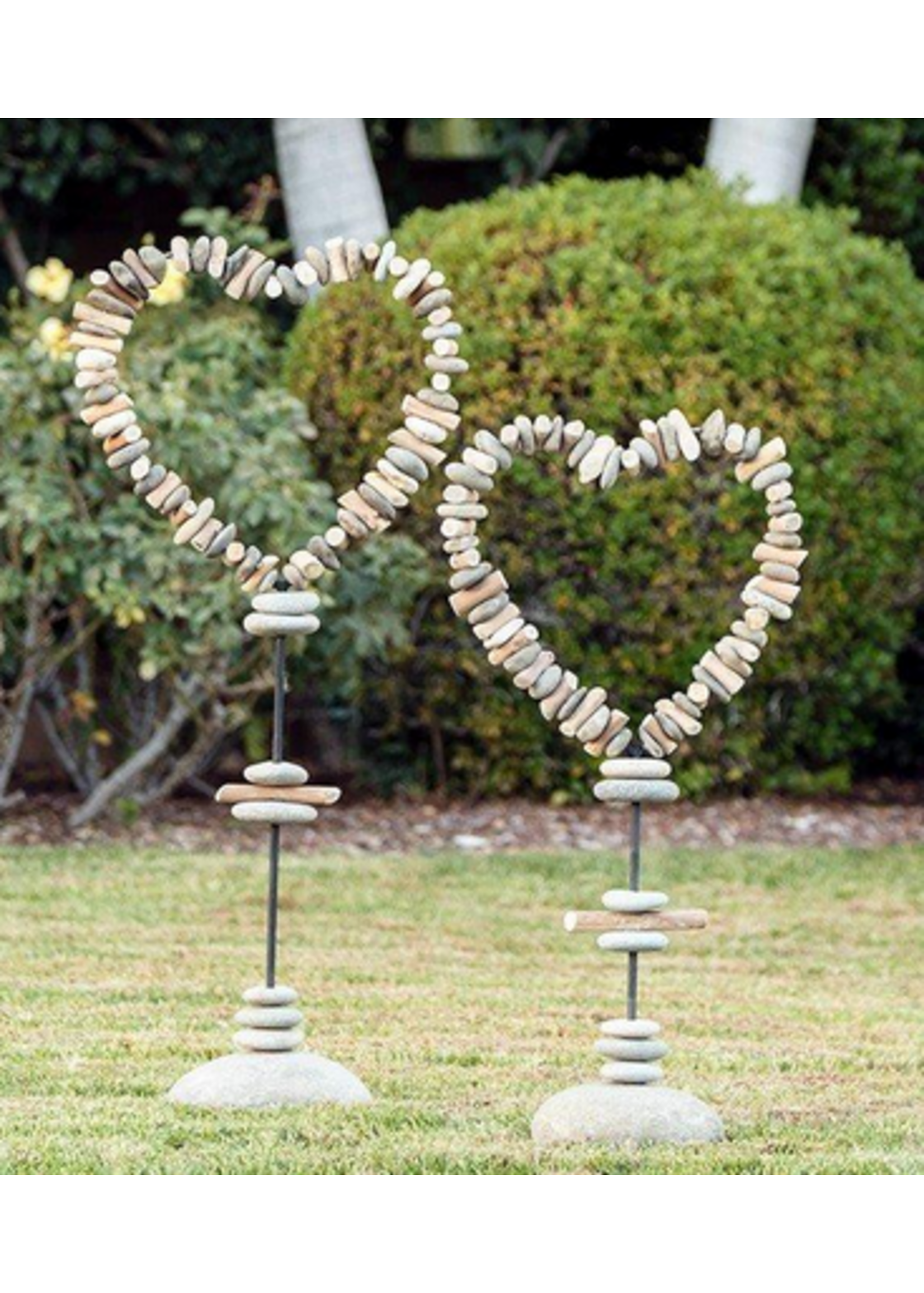 Garden Age Beach Pebble Heart On Stand