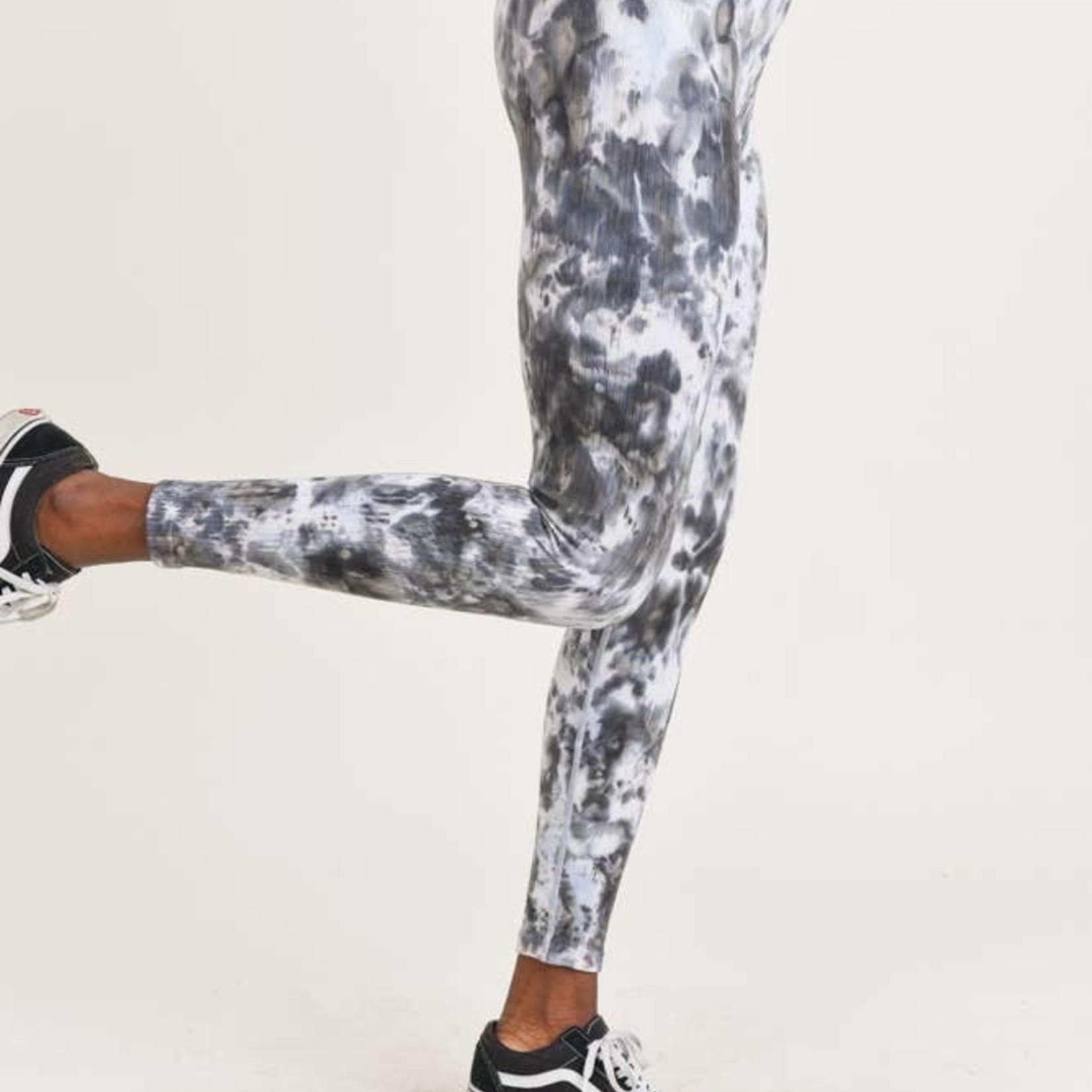 Xhilaration L-XL Women's Seamless High Rise Tie Dye Leggings Black White  Gray