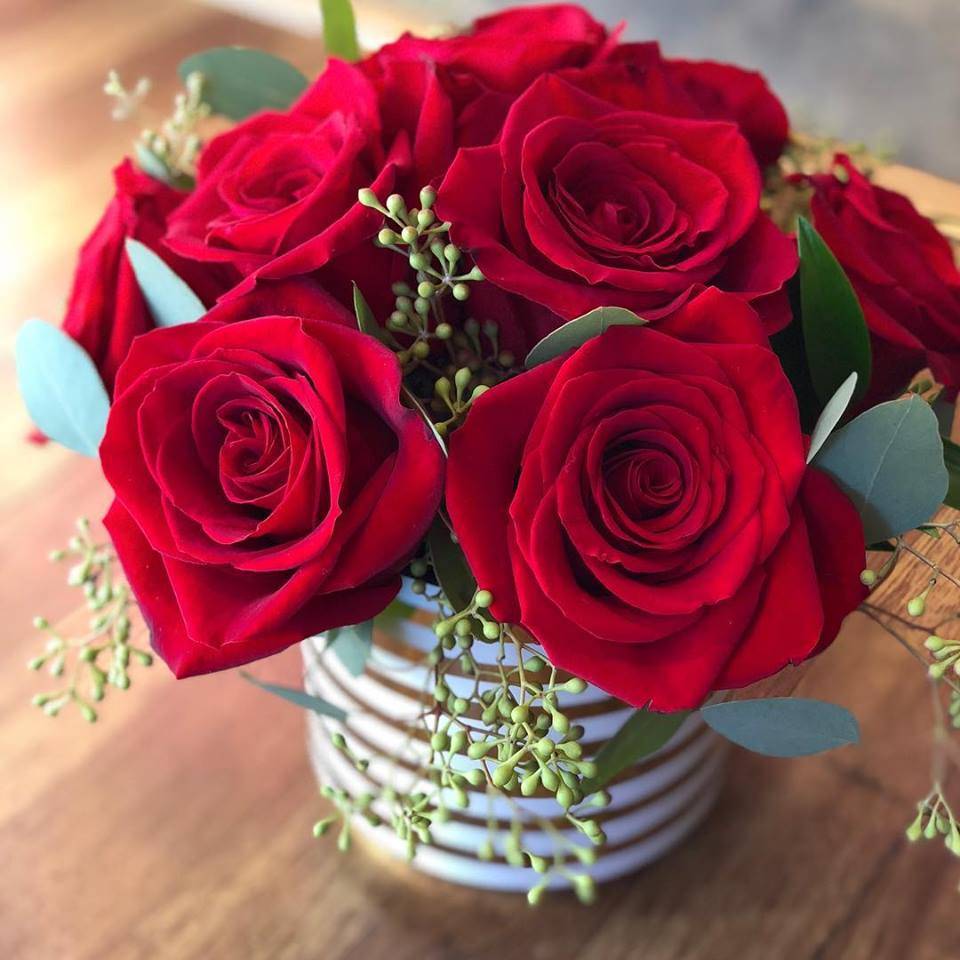 Dozen Roses The Arrangement