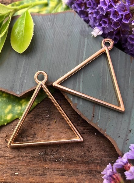 Triangle Frame With Loop: Gold - 1 Pair